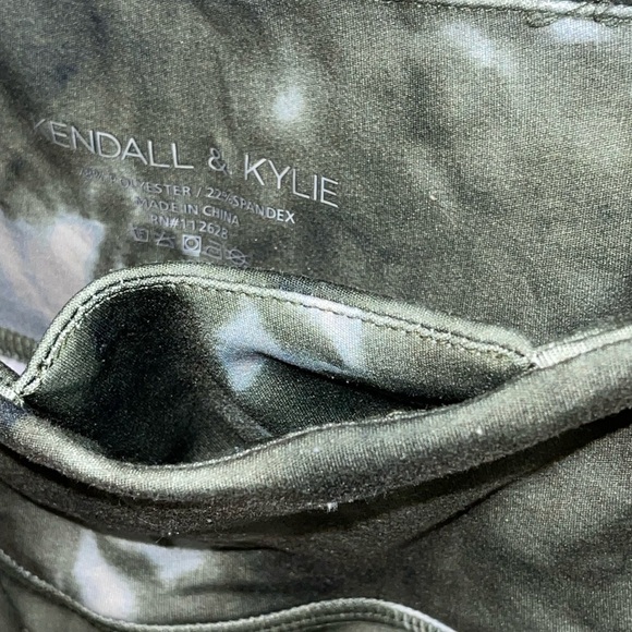 Kendall & Kylie Women's Green Tie Dye High Rise Cropped Leggings Size Small - Picture 5 of 9